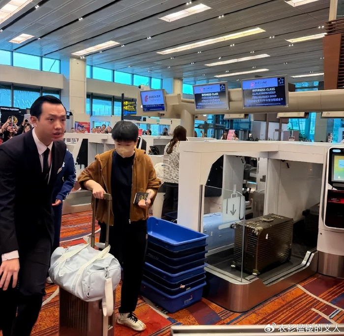 IM电竞官方数据比分-球迷晒国乒回国照,孙颖莎变风格,王楚钦行走的模特,王曼昱冷酷|WTT新加坡大满贯|女单|男双|女双|比赛_新浪新闻